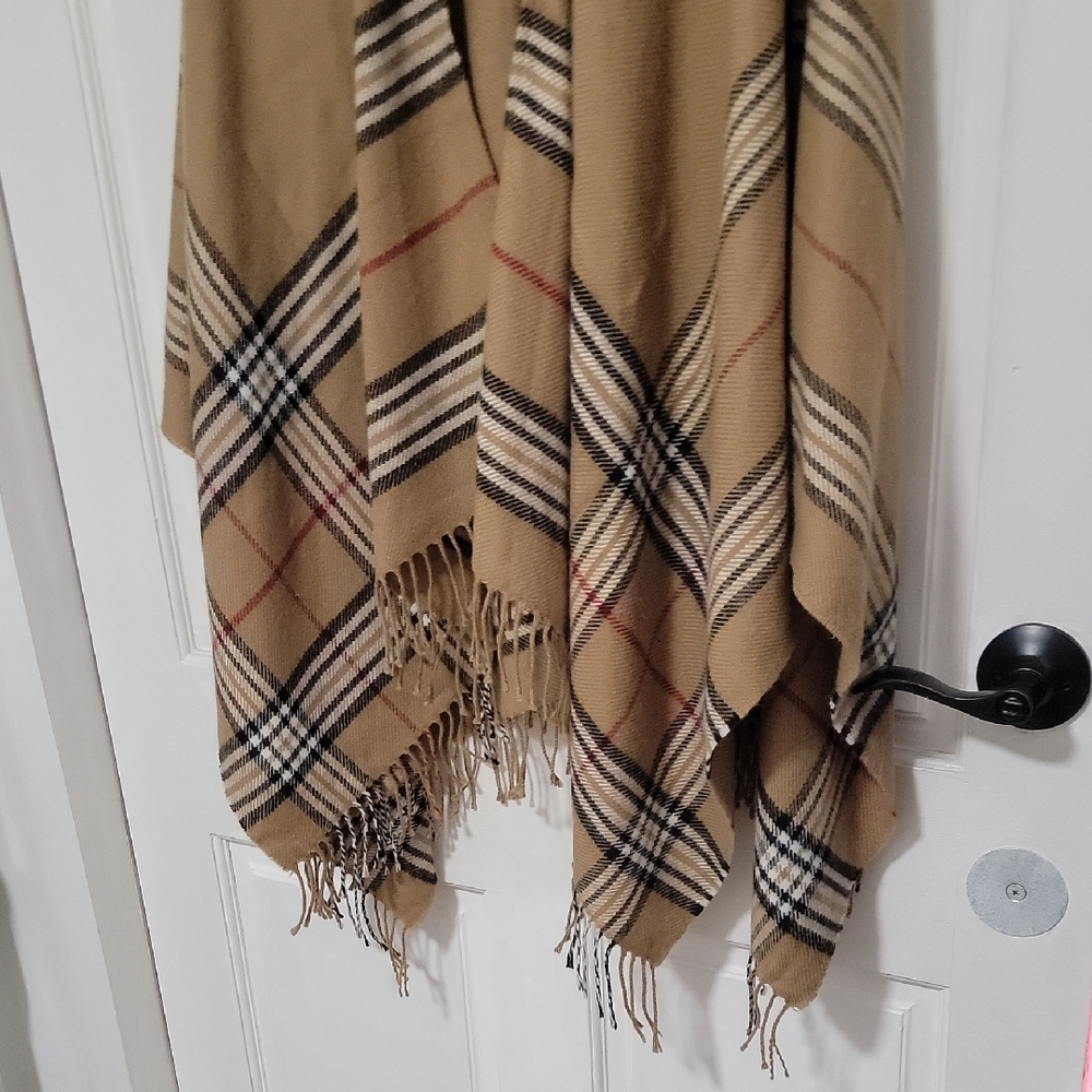Like New V. FRAAS Camel Shawl with Fringe - Picture 4 of 5